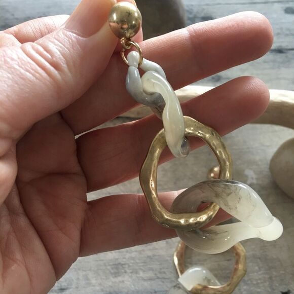 Lucite and Brushed Gold Chain Link Earrings - Picture 5 of 6